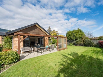 Brick Beauty in Kingsford Drive!