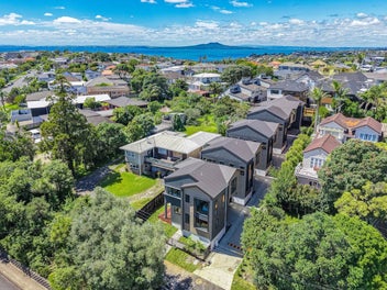 Brand New, Freestanding & Rangi Zone