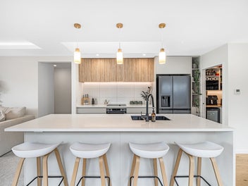 Effortless Living with Lakeside Appeal