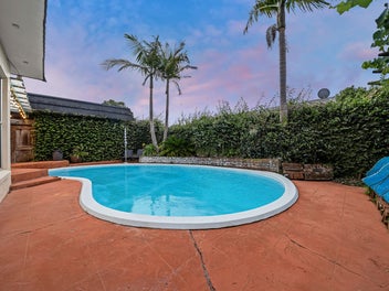 Overseas Vendor Says Sell - Spacious Family Li...