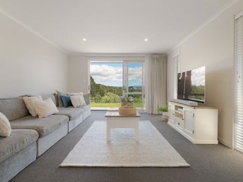 City Convenience, Rural Feel