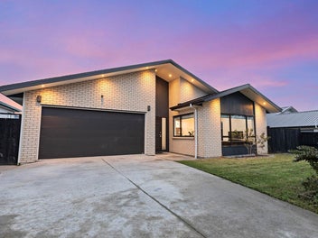 NOW VACANT - A MUST SELL!