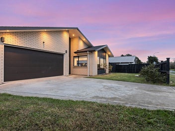 Room to Live, Space to Entertain - A MUST SELL!