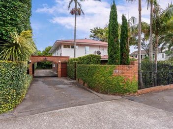 Space, Privacy and Prestige on Victoria Avenue