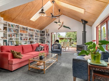 Heart of Carterton - Stylish, Arty 3-Bedroom Home