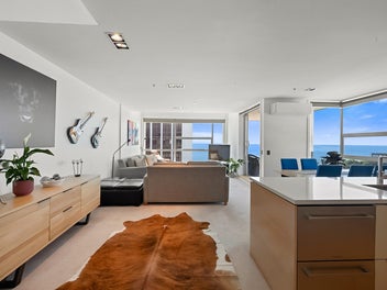 PENTHOUSE APARTMENT, MOTIVATED TO MOVE