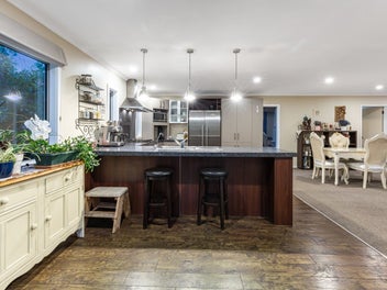 MULTI-GENERATIONAL LIVING - COUNTRY STYLE