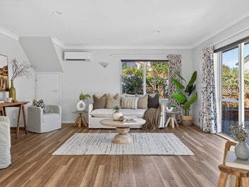 Steps From Omanu Beach!