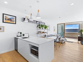 Top Floor | Lift Access | Two Car Parks