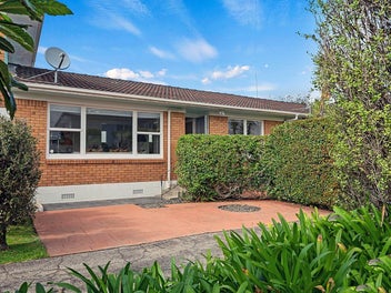 Immaculate Unit with Garage in Great Location