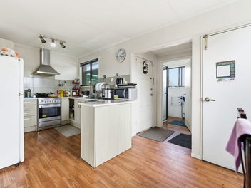 OWNERS RELOCATING! GENUINE SALE OPPORTUNITY!