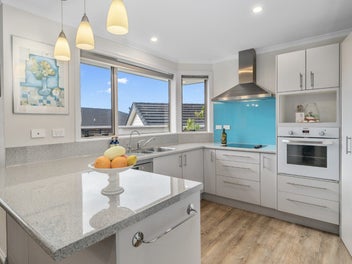 Sunny. Low maintenance. Great Parking.