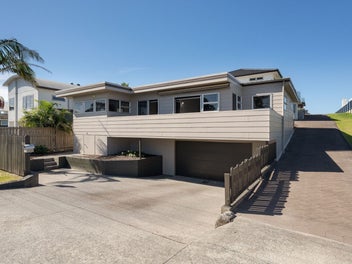 You beaut beach bach