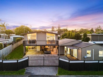 ABSOLUTE BARGAIN - 2 FULL HOUSES