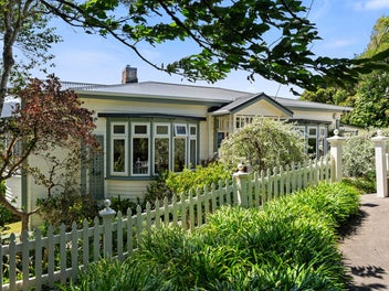 CHARACTER AND COMFORT - SUN AND SPACE