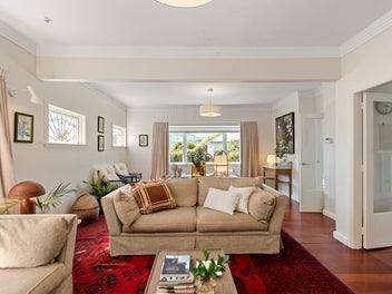 TIMELESS CHARACTER - MODERN FAMILY LIVING