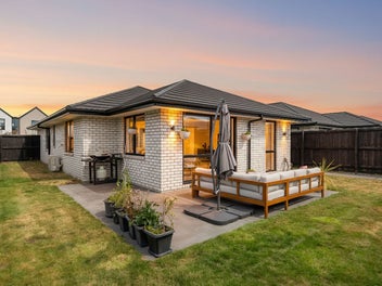 Sunny, Social & So Easy!