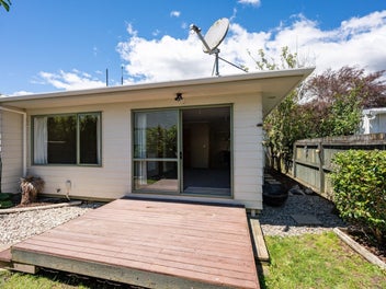 Invest or Nest! One Bed, Plus Spacious Office