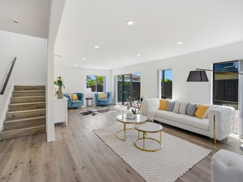 Prestigious Bordeaux Parade Home - MUST SELL