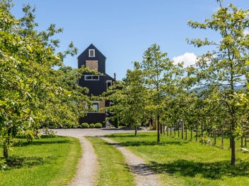 Space and grace on Battersea Rd