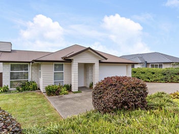 Sunny Stonewood Show Home