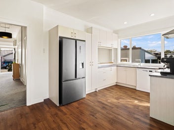 Warm & Modernised - Not Yet Under Offer!