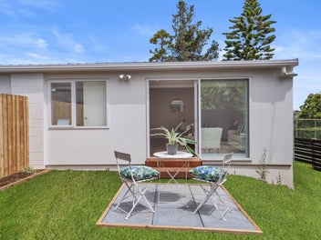 END UNIT - NO BODY CORP FEES!