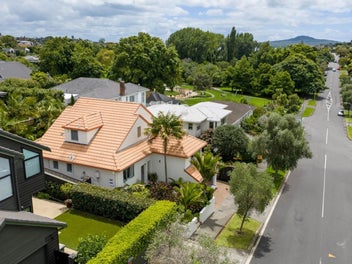 Immaculate Easy Coastal Living