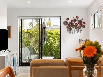 Private, Practical, Sunnyvale Living!