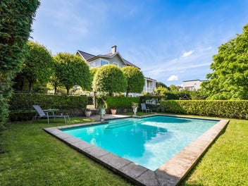 Grace, Grandeur and Views - in the DGZ