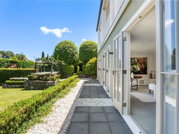 Spacious Family Living, Prime Location-DGZ