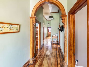 Villa for sale on 1 acre lifestyle property