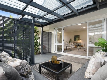 Easy Living in Ellerslie