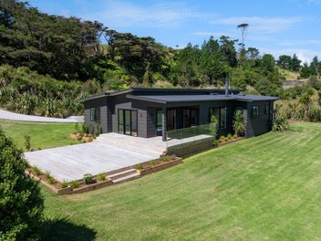 Rural life thats effortlessly charming - Leigh