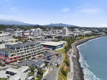 BEST OF BOTH WORLDS, INNER CITY AND BY THE SEA!