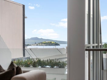 Manhattan-inspired living