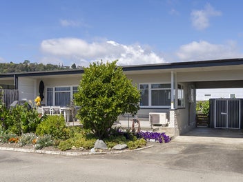 Neat as a Pin, Freehold Title, Close to the beach