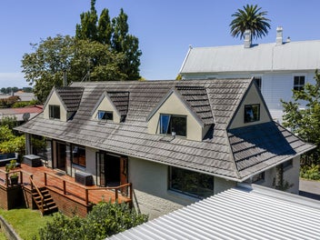 FAMILY HOME NEIGHBOURING PUKEKURA PARK