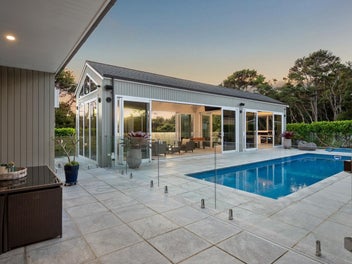 Hollywood In The Hills