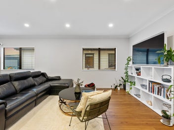 GRAND HOME WITH 3 BEDROOM GRANNY FLAT