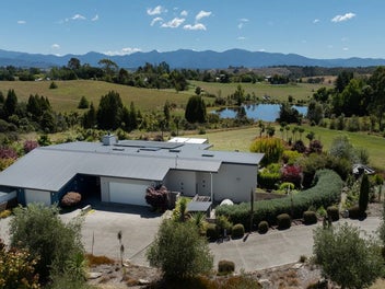 Vendors Relocating Overseas - Must Be Sold