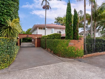 Space, Privacy and Prestige on Victoria Avenue