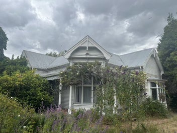 HOUSE FOR REMOVAL – NO RESERVE – MUST BE REMOVED