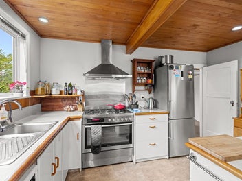 4 Car Garaging & 4 Bedrooms.