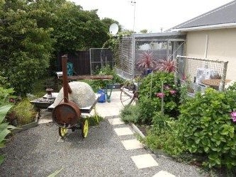 Pizza, grapes and the beach at your fingertips!