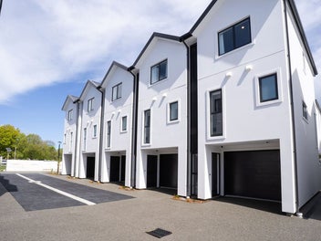 Completed-10 Yr Master Build Guarantee-Garage