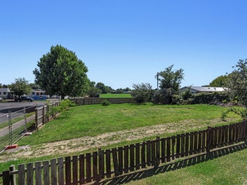 Vacant corner site opportunity