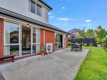 SUN-FILLED 4 BEDROOM FAMILY FAVOURITE