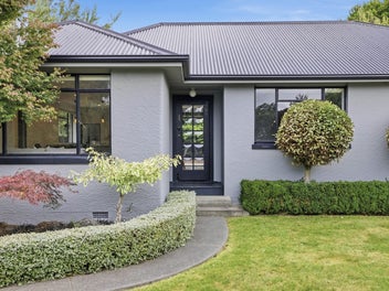 Modernised charm in delightful cul-de-sac