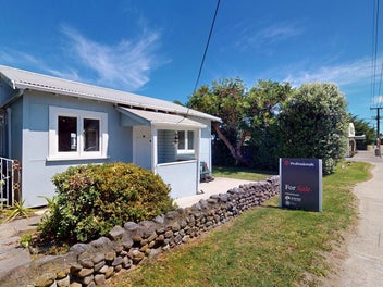 HEART OF THE VILLAGE | 647 WAITARERE BEACH ROAD